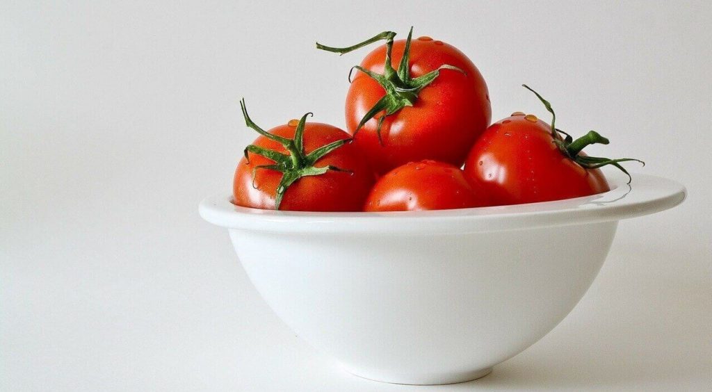 Tomato - Beauty Tips By Nim - Nimisha Goyal - HashBUGS - BTN - Nimify Beauty - beautytipsbynim.com