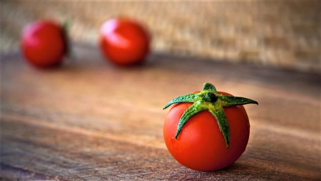 Tomato - Beauty Tips By Nim - Nimisha Goyal - HashBUGS - BTN - Nimify Beauty - beautytipsbynim.com