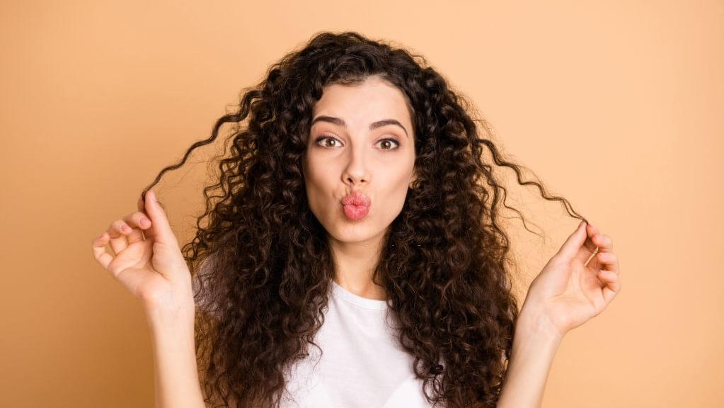 Comb And Detangle Your Hair - Hair Care Routine for Curly Hair With Pictures - Beauty Tips By Nim - Nimisha Goyal - HashBUGS - BTN - Nimify Beauty - beautytipsbynim.com